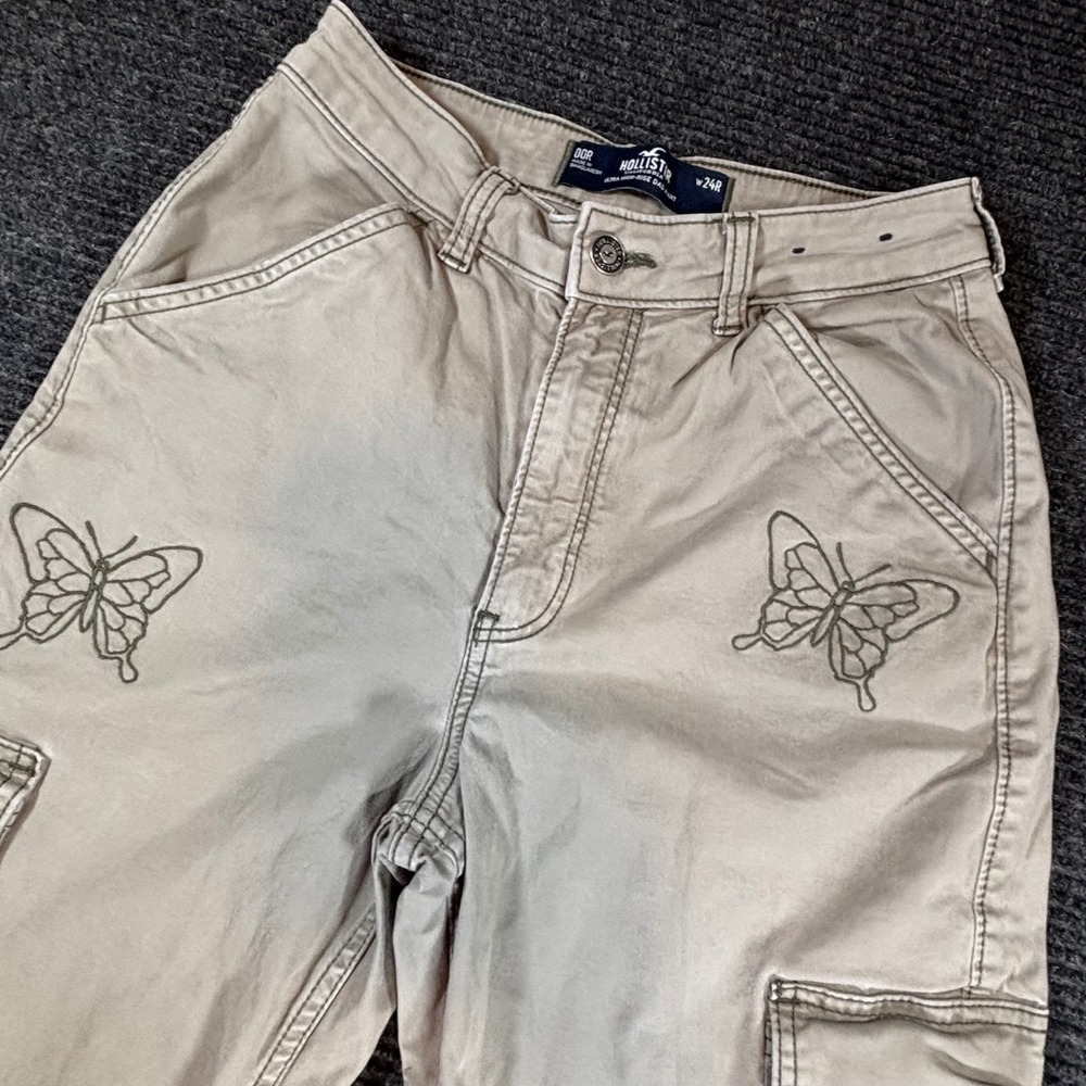 Hollister Butterfly Embroidered Ultra Hi-Rise Dad Cargo Pants Khaki Tan 00R 24R